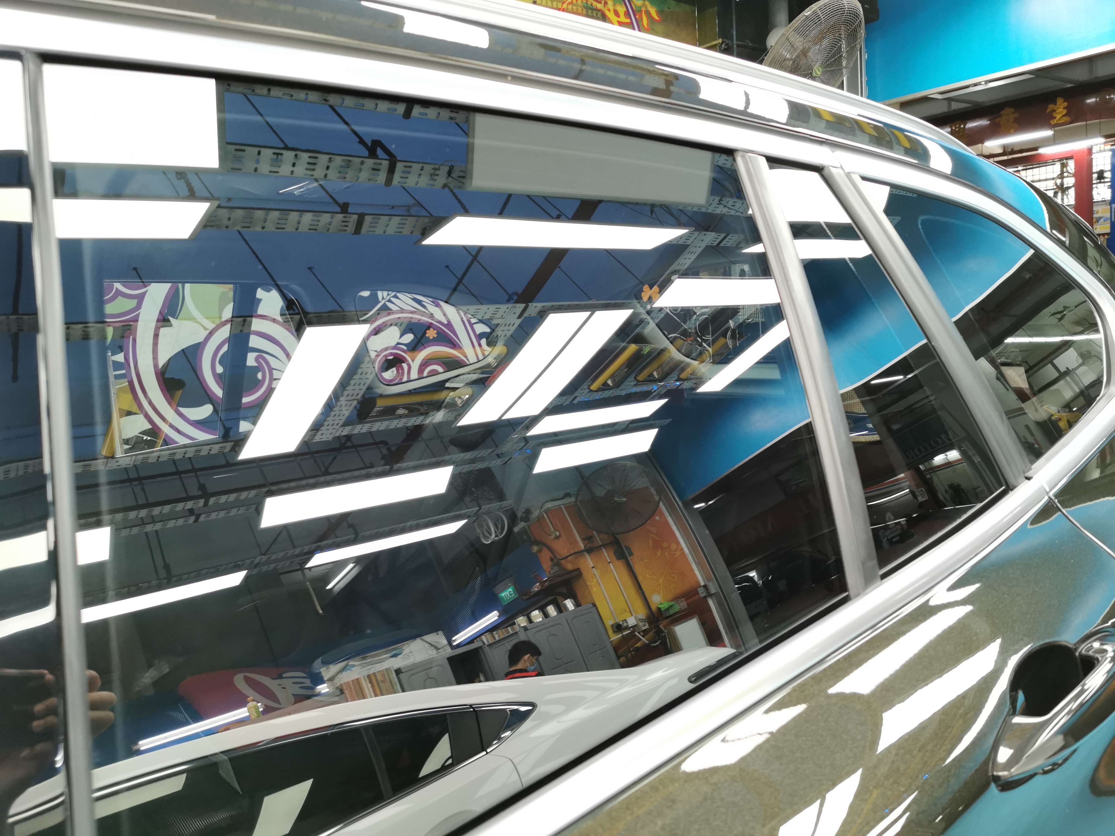 Window glass hydrophobic coating application